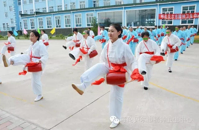 “送溫暖、獻(xiàn)愛心”內(nèi)蒙古護(hù)理學(xué)會走進(jìn)呼倫貝爾市精神衛(wèi)生中心開展慰問活動13.webp.jpg